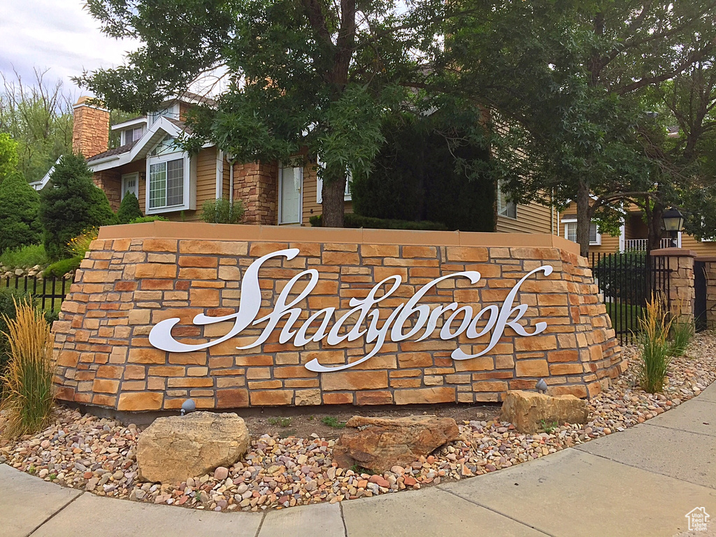View of community / neighborhood sign