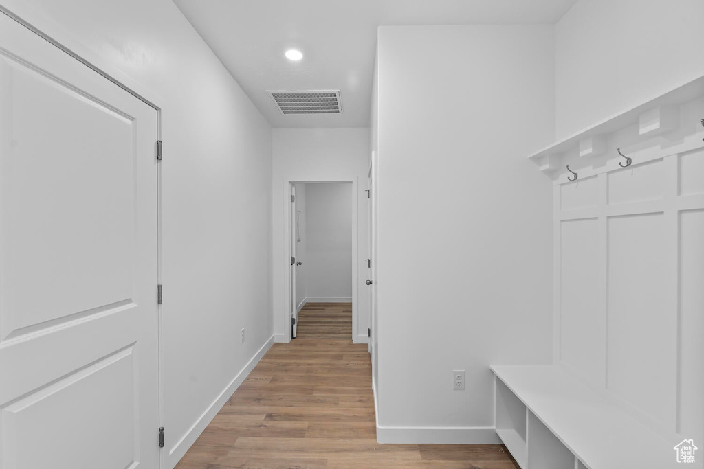 Photo 4 for MLS #2098773 at 1374 S Friendship Cv