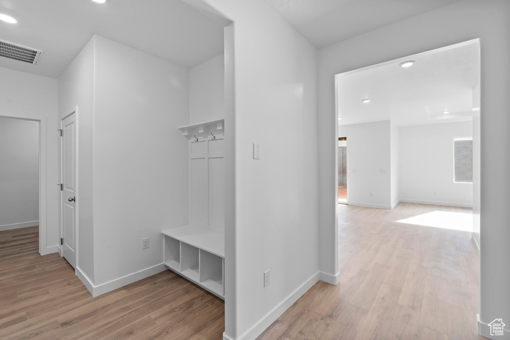 Photo 3 for MLS #2098773 at 1374 S Friendship Cv