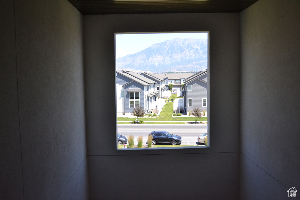 Detailed view of a mountainous background and a residential view