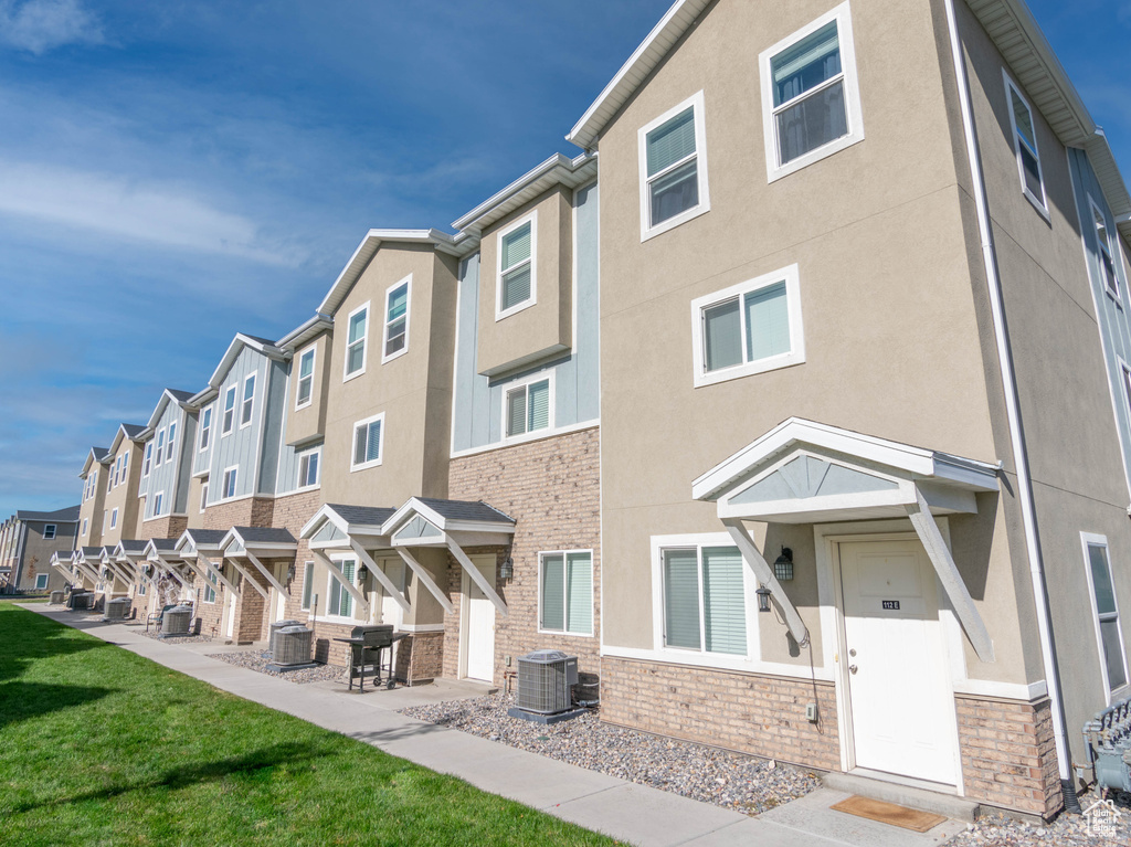 96 E 670 N Vineyard, UT 84059