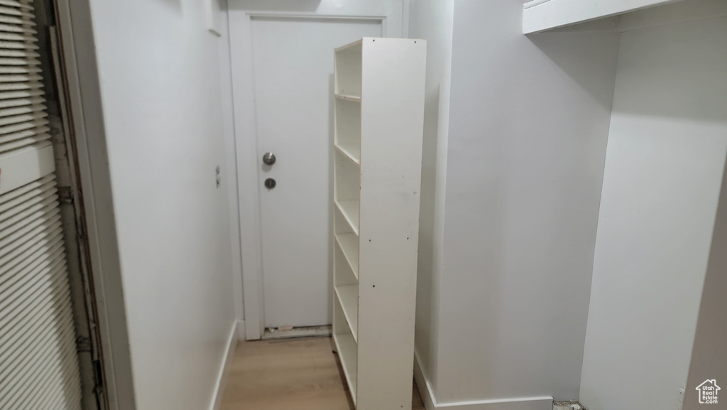 Closet with a heating unit