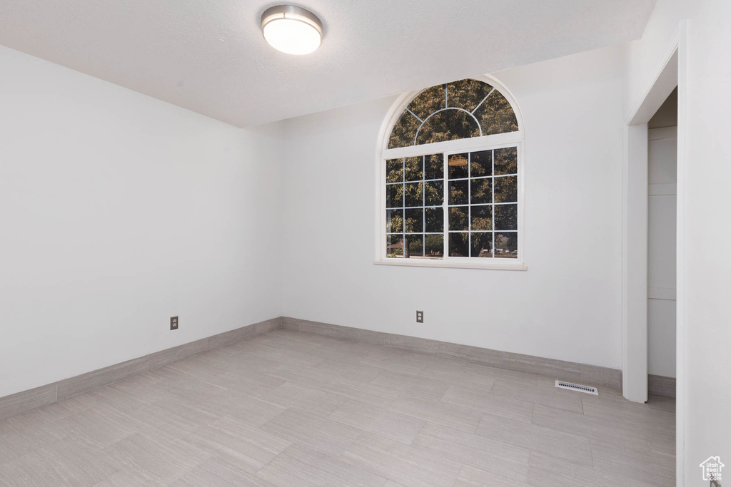 Empty room featuring baseboards