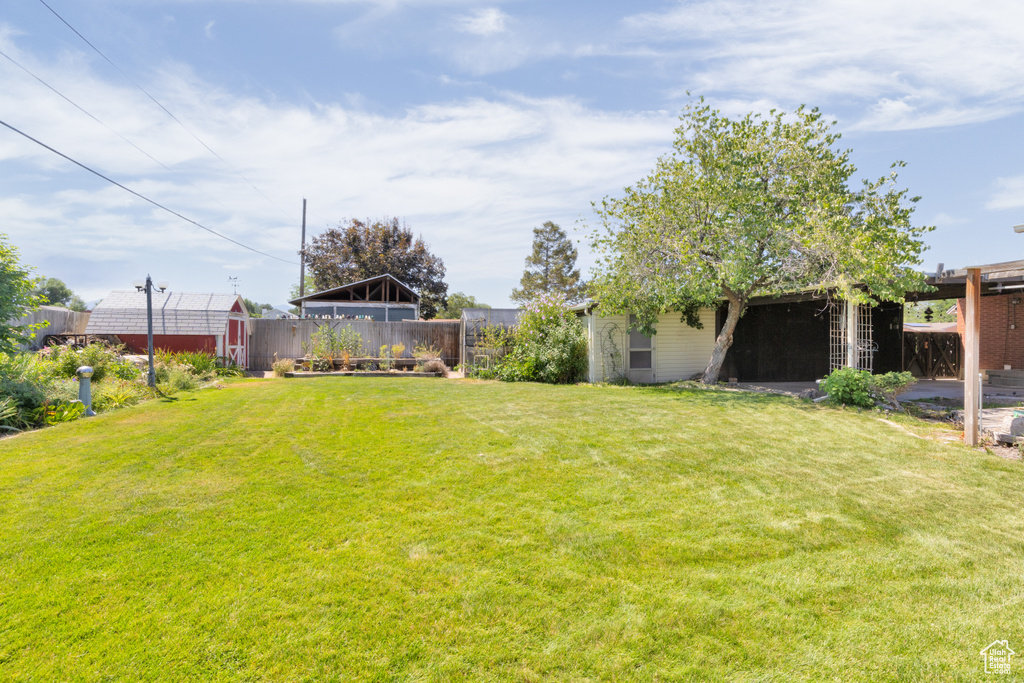 View of yard featuring a storage shed