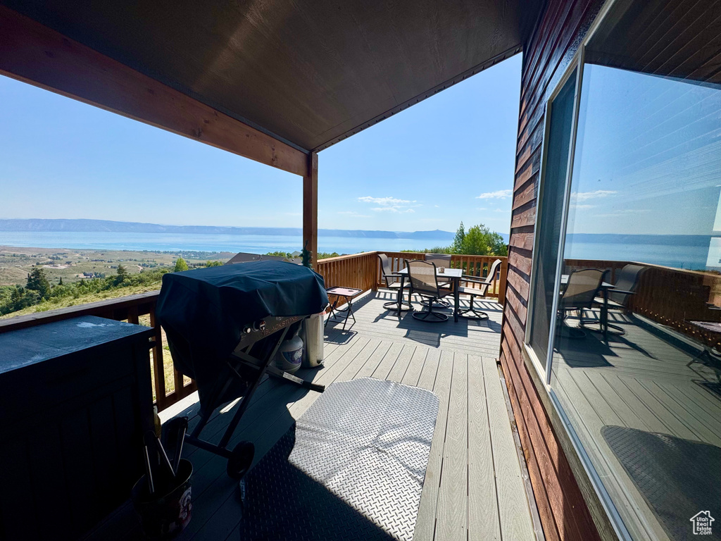 Deck featuring outdoor dining area and area for grilling