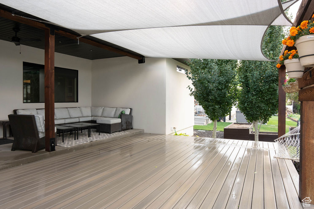 Deck with outdoor lounge area and a ceiling fan