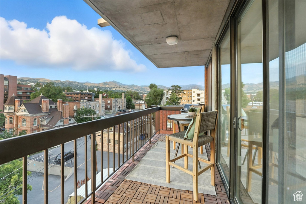 Balcony featuring a mountain view