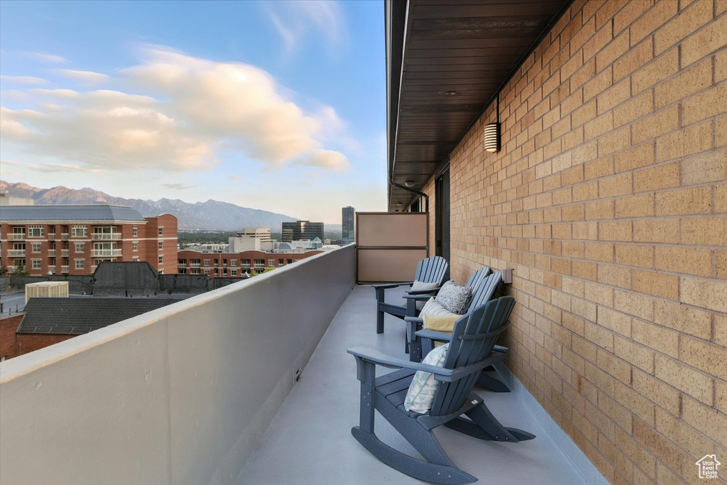 Balcony featuring a mountain view