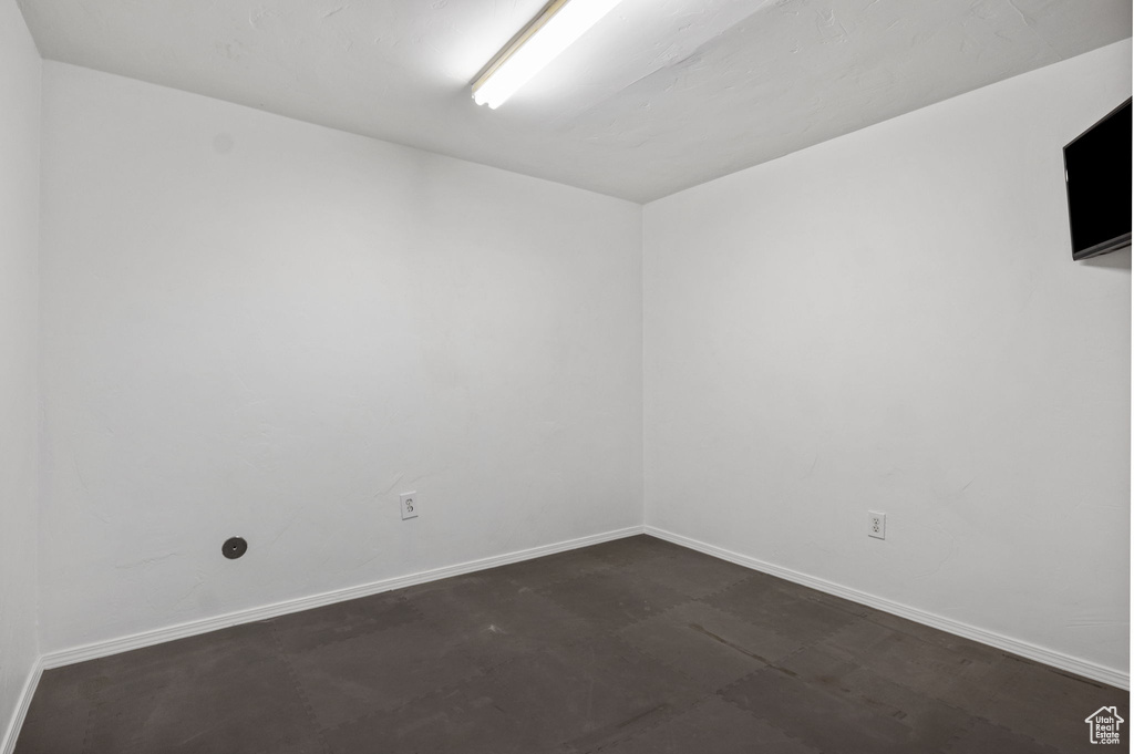 Empty room featuring baseboards