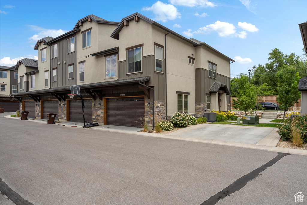 10334 S BEETDIGGER BLVD Sandy, UT 84070