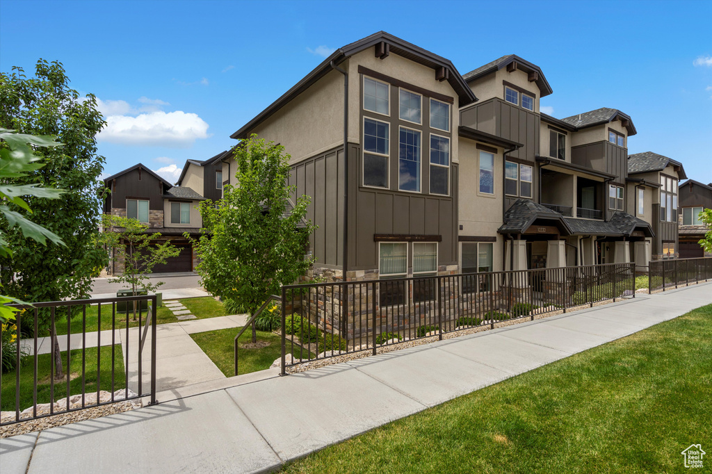 10334 S BEETDIGGER BLVD Sandy, UT 84070