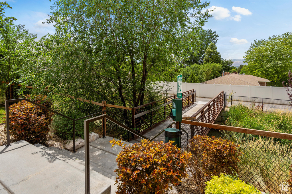 10334 S BEETDIGGER BLVD Sandy, UT 84070