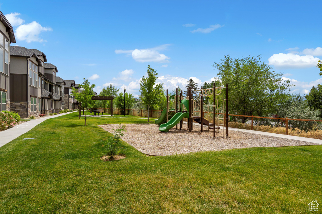 10334 S BEETDIGGER BLVD Sandy, UT 84070