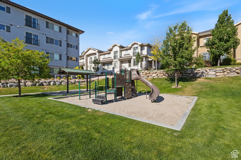 Communal playground with a lawn and a residential view