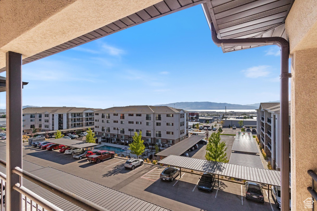 Balcony featuring a mountain view