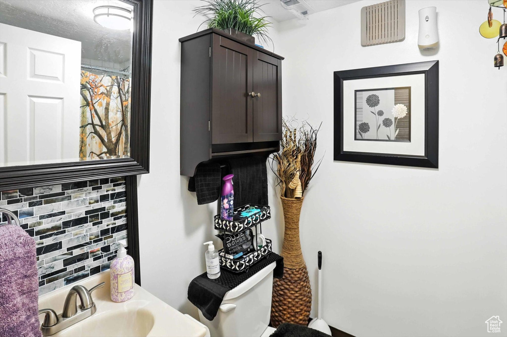 4687 W ROUNDTABLE RD West Valley City, UT 84120