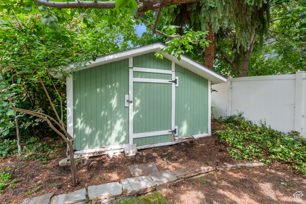 9887 S WIMBLETON DR Sandy, UT 84092