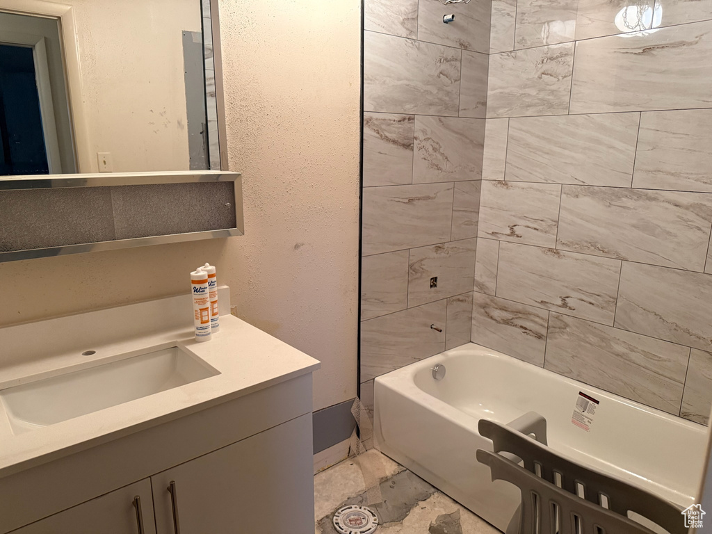 Full bath with vanity and shower / bathtub combination