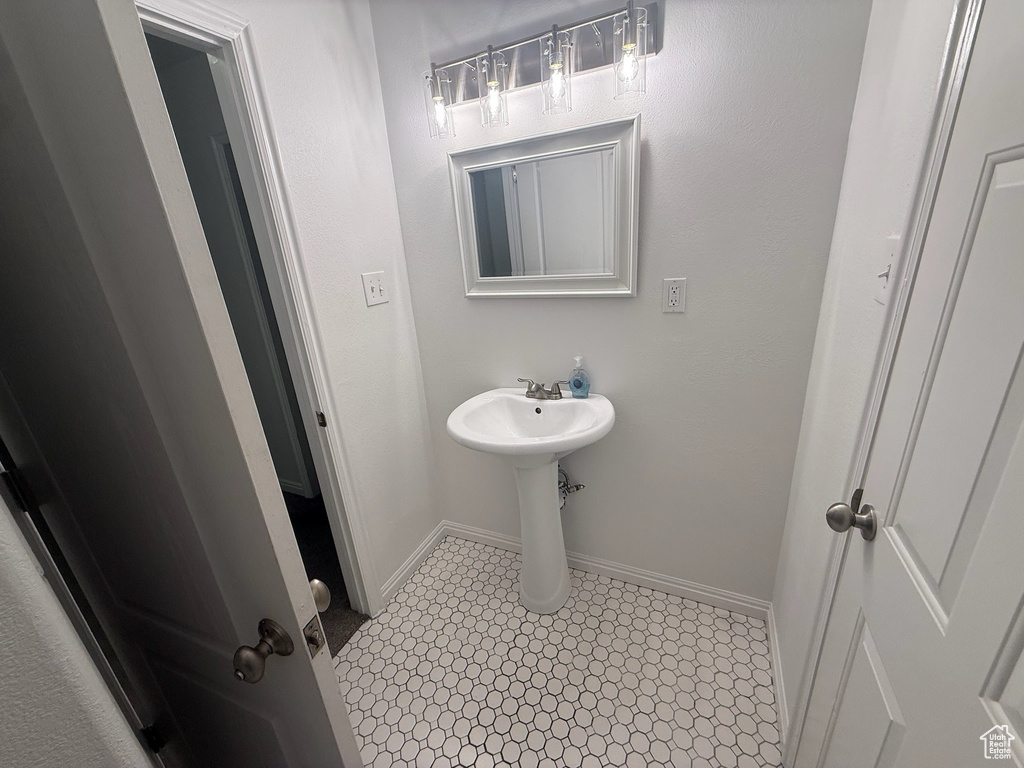 585 E MARIALANA WAY North Salt Lake, UT 84054