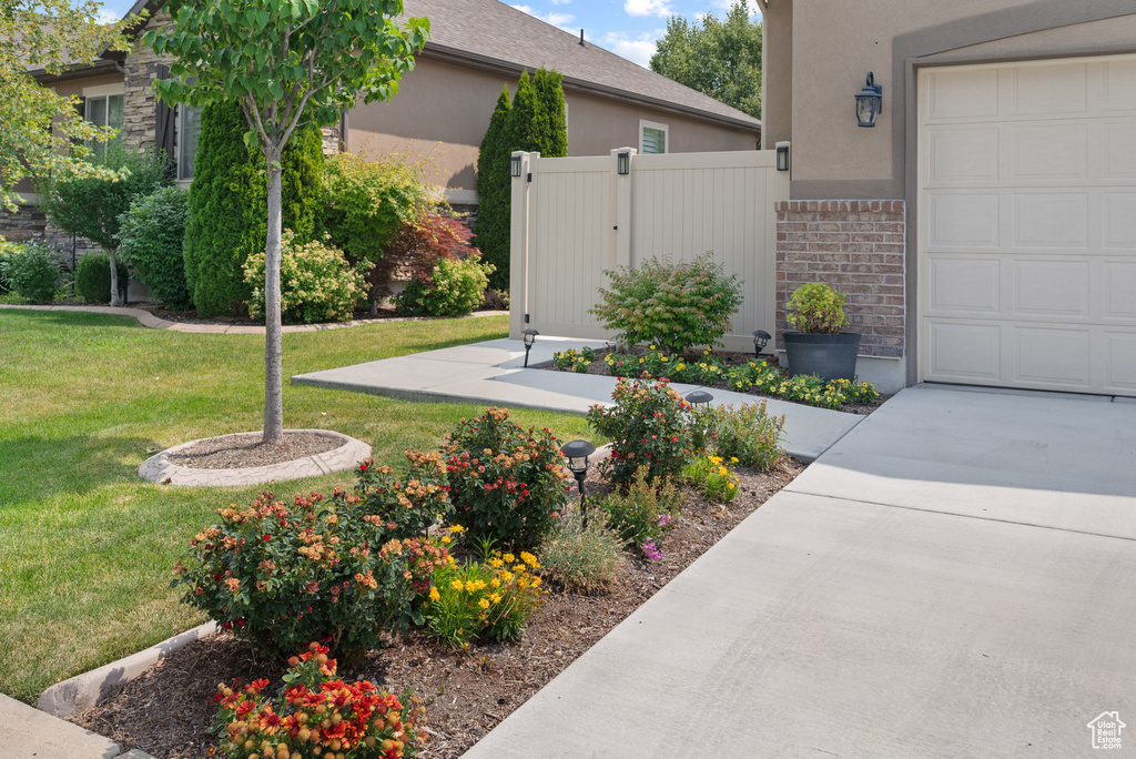 11177 S VILLAGE GROVE LN South Jordan, UT 84095