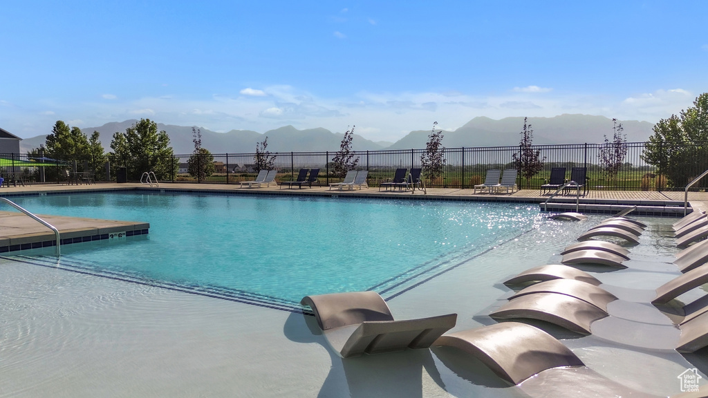 184 S RIVERSIDE DR Saratoga Springs, UT 84045