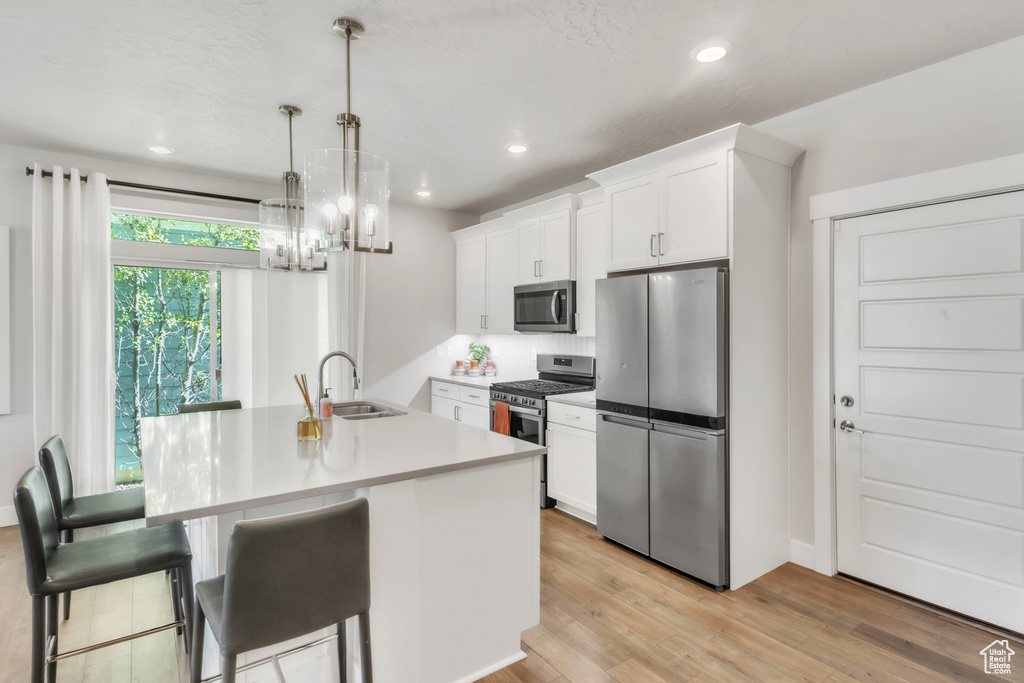 184 S RIVERSIDE DR Saratoga Springs, UT 84045
