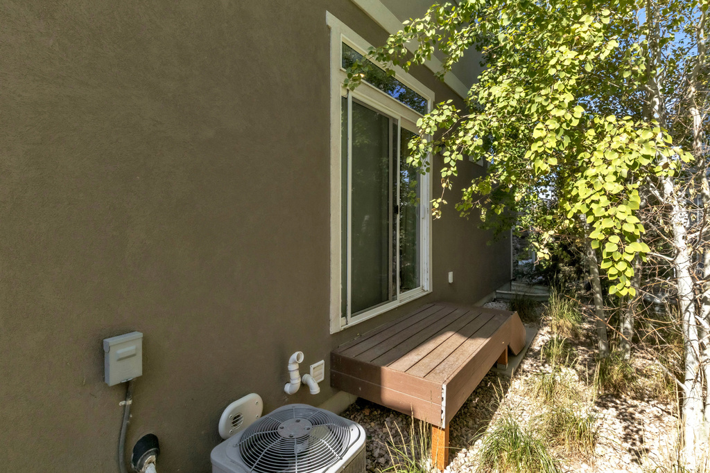 184 S RIVERSIDE DR Saratoga Springs, UT 84045