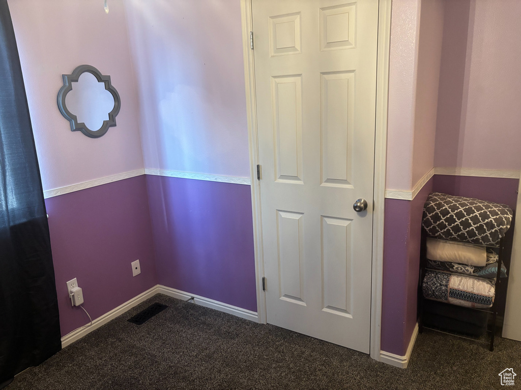 Detailed view of carpet floors