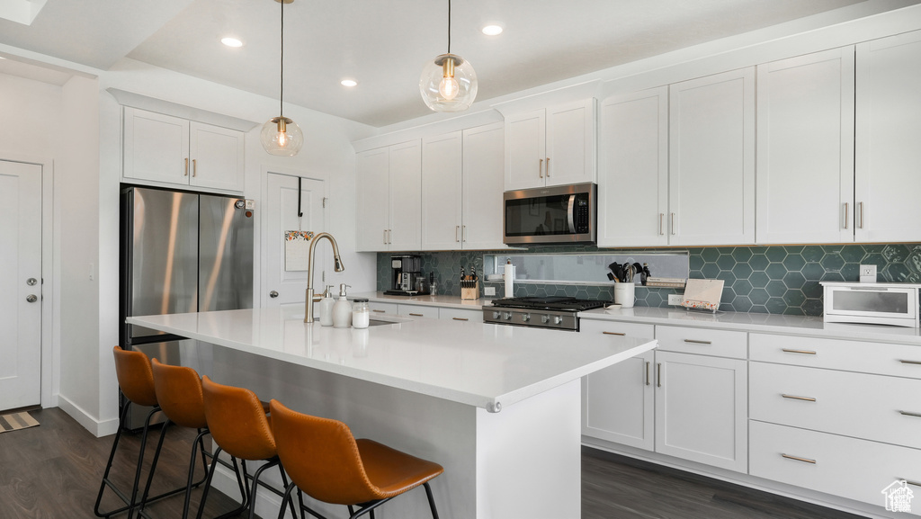 42 E MEANDERING WAY Saratoga Springs, UT 84045