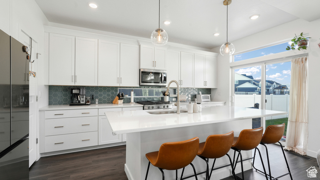 42 E MEANDERING WAY Saratoga Springs, UT 84045