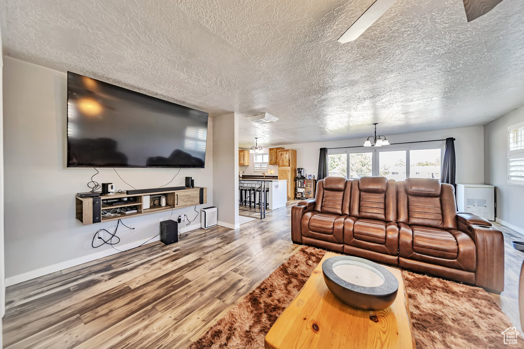 7027 S ANGELSEA DR West Jordan, UT 84084