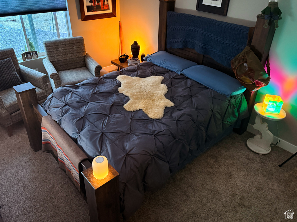 Bedroom with carpet