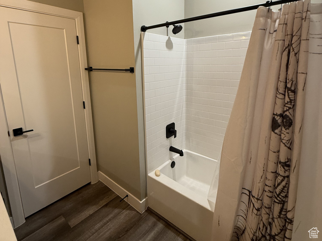 Full bathroom featuring wood finished floors, shower / bath combo with shower curtain, a textured ceiling, and recessed lighting