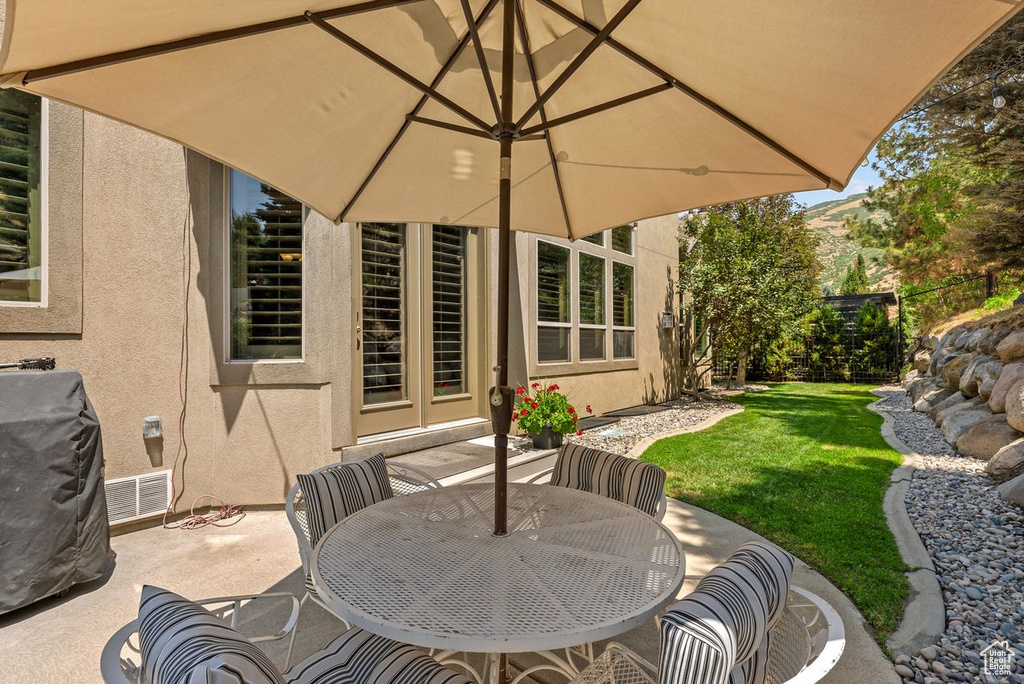 View of patio / terrace with outdoor dining space