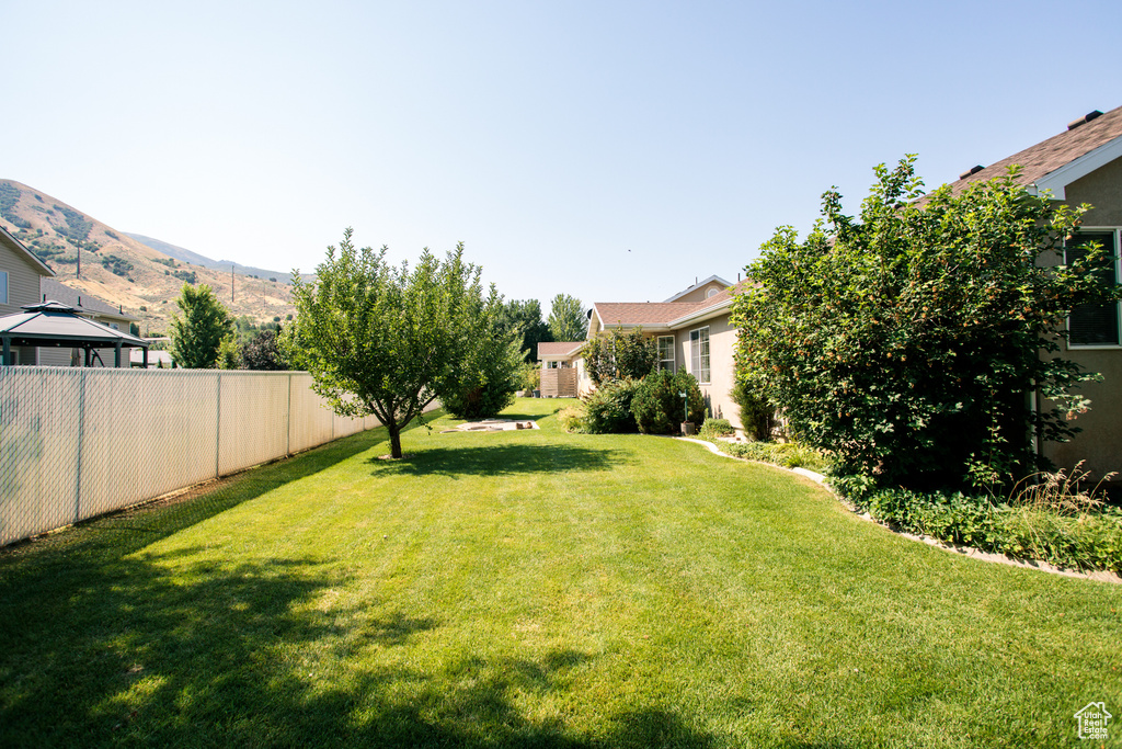 View of yard featuring a mountain view