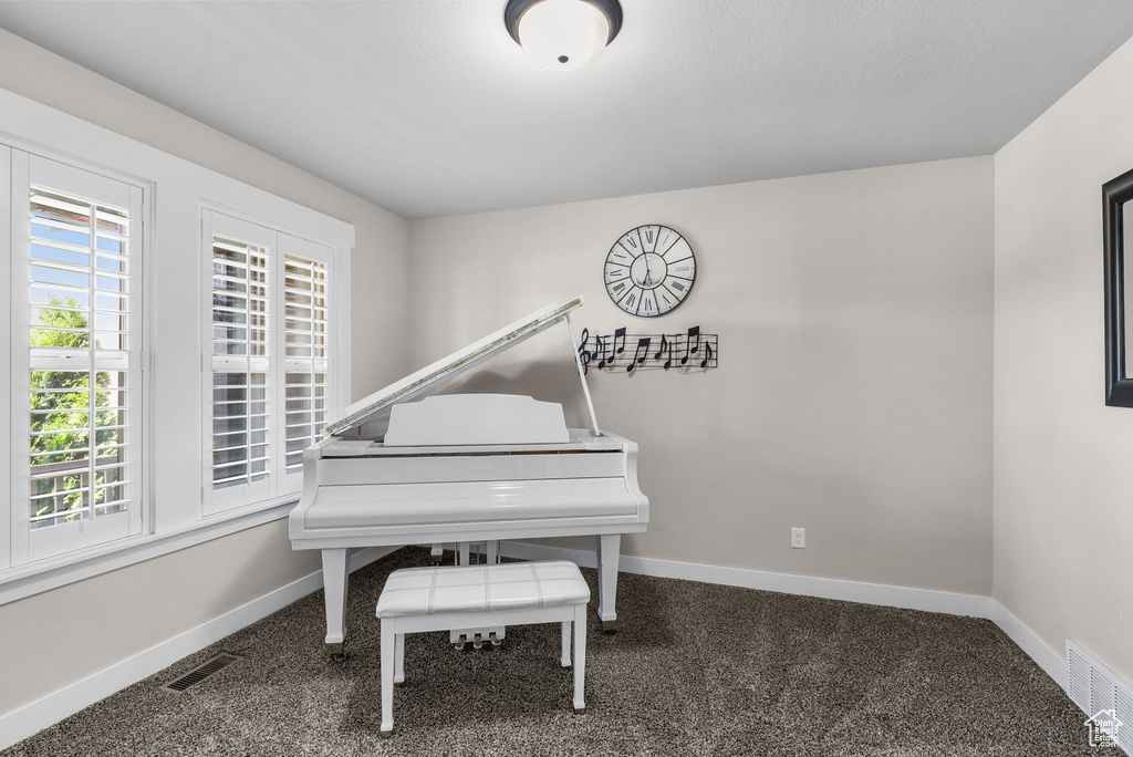 Living area with baseboards and carpet floors