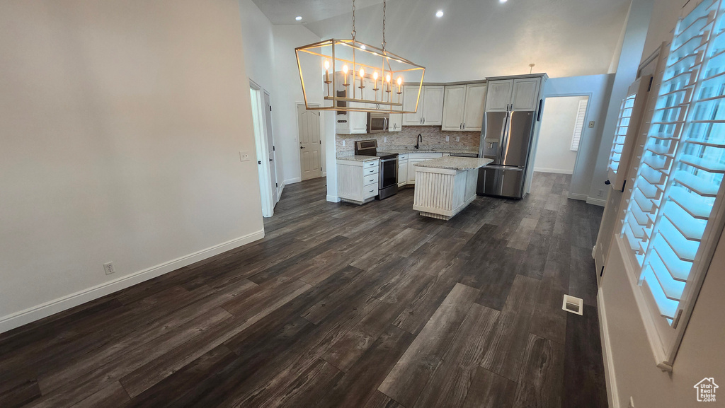 697 W KRISTA CT Salt Lake City, UT 84123