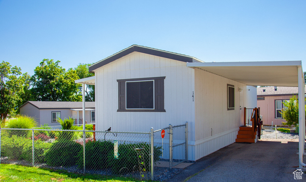 Manufactured / mobile home featuring an attached carport