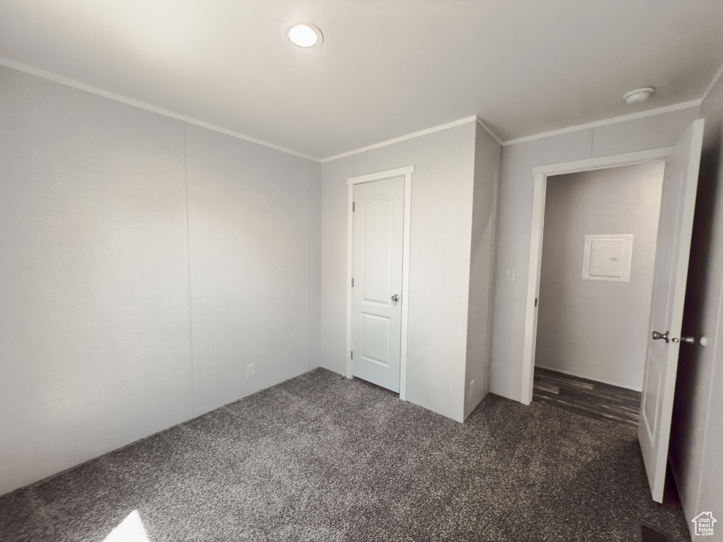 Unfurnished bedroom with carpet floors, ornamental molding, and recessed lighting