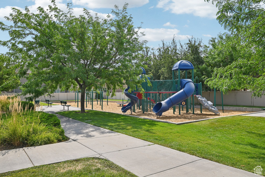 858 W HALSTEAD DR North Salt Lake, UT 84054