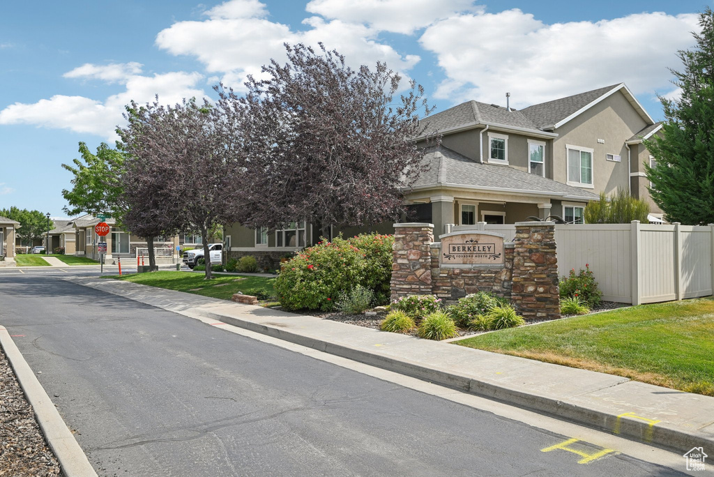 858 W HALSTEAD DR North Salt Lake, UT 84054