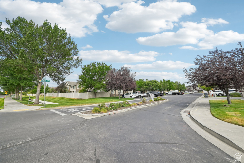 858 W HALSTEAD DR North Salt Lake, UT 84054