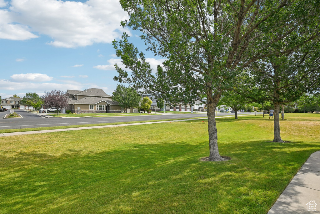 858 W HALSTEAD DR North Salt Lake, UT 84054
