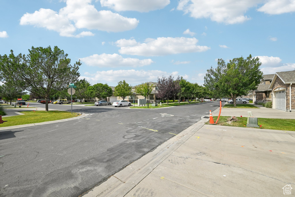 858 W HALSTEAD DR North Salt Lake, UT 84054