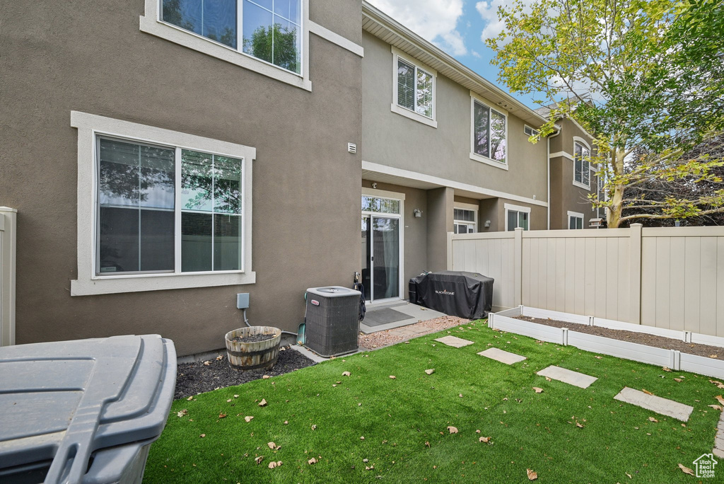 858 W HALSTEAD DR North Salt Lake, UT 84054