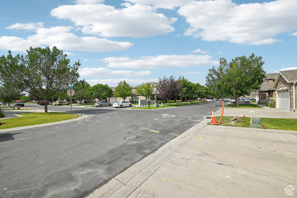 858 W HALSTEAD DR North Salt Lake, UT 84054