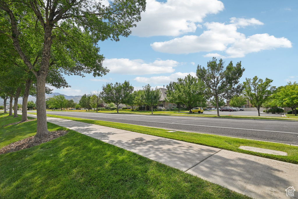 858 W HALSTEAD DR North Salt Lake, UT 84054