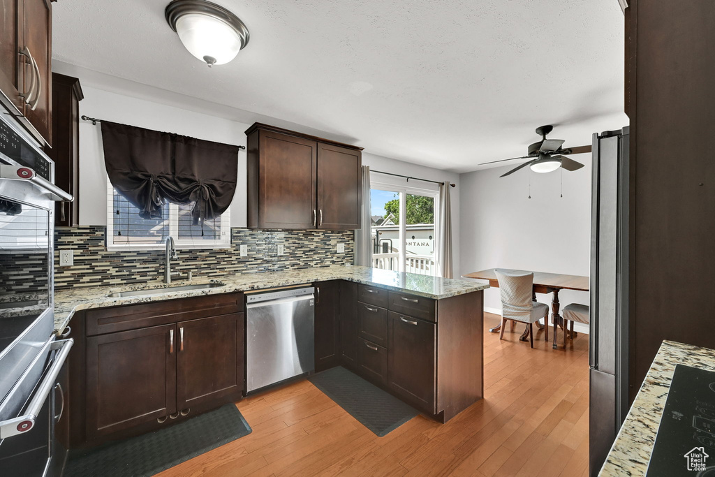 9242 S LAURA ANNE WAY Sandy, UT 84094
