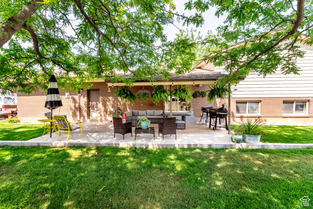 View of patio / terrace with an outdoor hangout area