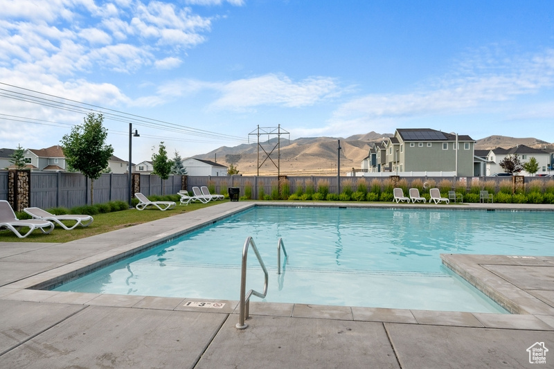 4894 E CLOVER LEAF LN Eagle Mountain, UT 84005